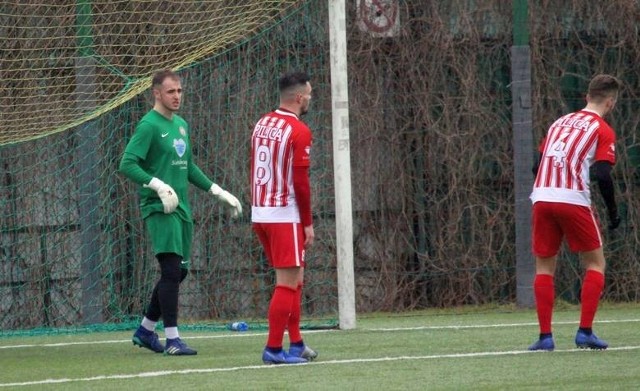 Bramkarz Filip Adamczyk (z lewej) wrócił z Norwegii i wiosną będzie grał w Pilicy Białobrzegi.