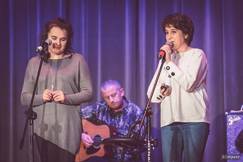 Pionki. Zespół Pod Strzechą dał koncert w Centrum Aktywności Lokalnej. Autorskie utwory i wspaniała atmosfera