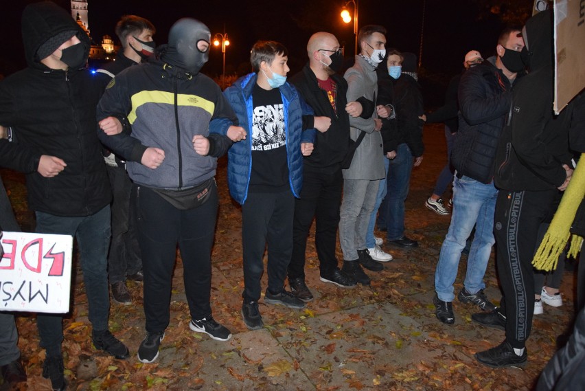 Podczas protestu pod Jasną Góra policja użyła gazu