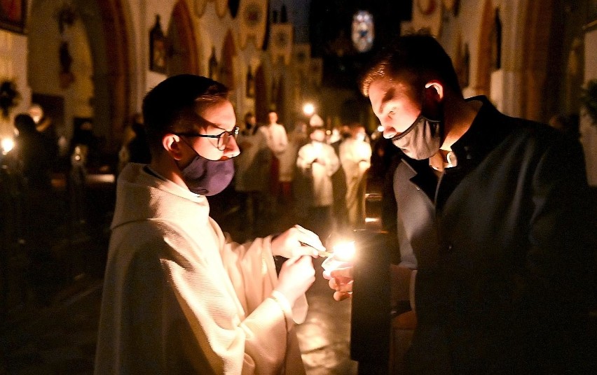 Abp odprawił mszę Wigilii Paschalnej w Archikatedrze...