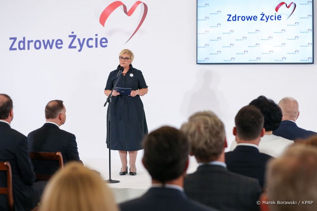 Jeszcze w tym roku zostanie ogłoszony konkurs na wsparcie infrastruktury podmiotów udzielających świadczeń w zakresie onkologii. Z kolei z Subfunduszu Modernizacji Podmiotów Leczniczych co najmniej 200 mln zł będzie przeznaczone na modernizację i doposażenie szpitalnych oddziałów ratunkowych - mówi minister Grażyna Ignaczak-Bandych.