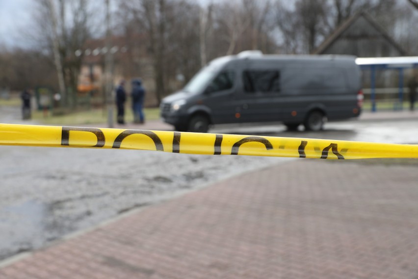 Kraków. Petardy hukowe w autobusie linii 107. Policjanci zabezpieczyli podejrzany ładunek