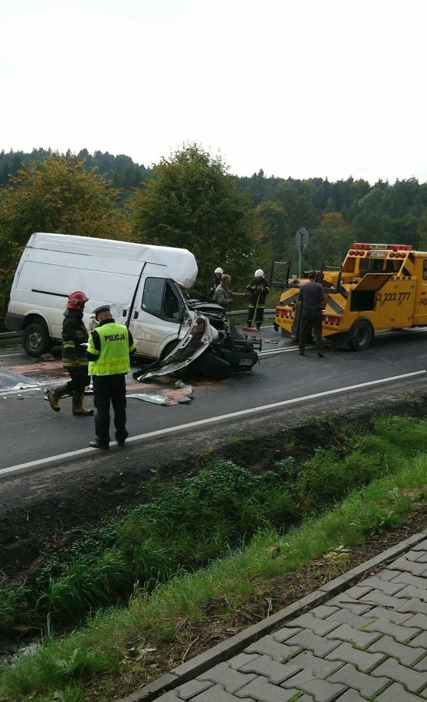 Kalwaria Zebrzydowska. Wypadek na DK 52 [ZDJĘCIA INTERNAUTY]