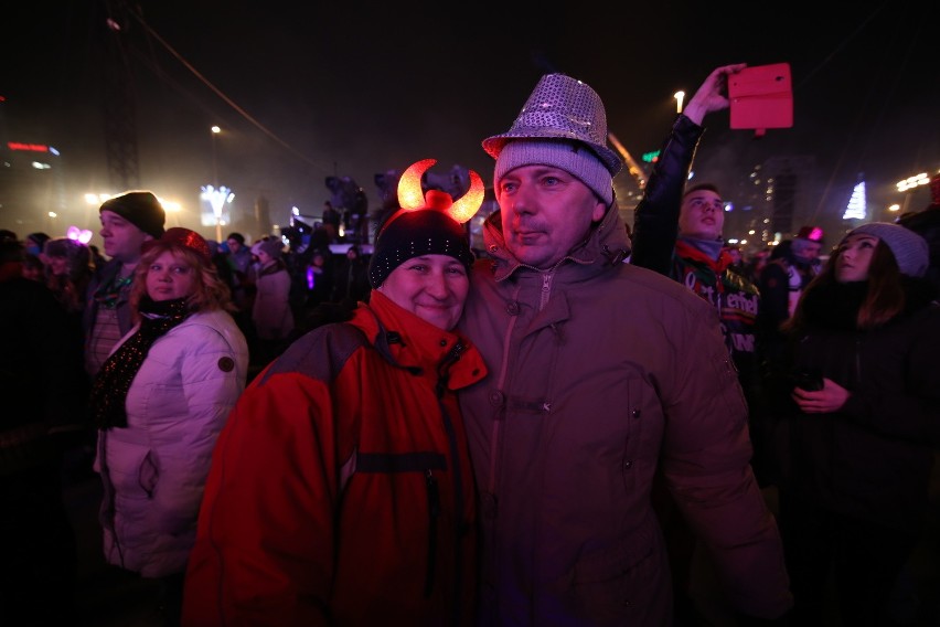 Huczny sylwester w Katowicach na koniec jubileuszu 150-lecia [NOWE ZDJĘCIA, WIDEO]