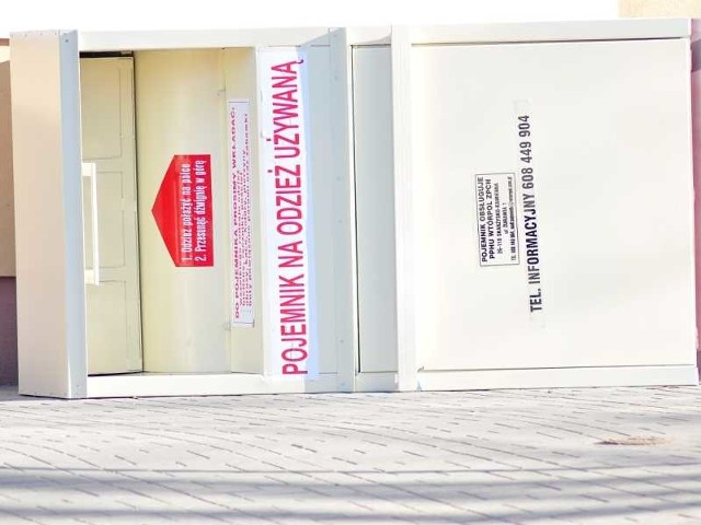 Wandalom przeszkadzają nawet pojemniki na odzież. Na zdjęciu kontener przy ulicy Dekutowskiego.