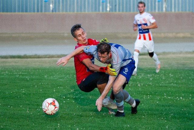 W środowym sparingu na Sportowej V-ligowa KP Polonia Bydgoszcz przegrała z IV-ligowym Budowlanym KS Bydgoszcz 1:3 (1:2).Bramki zdobyli: Łukasz Nowak - Arkadiusz Woźniak 2, Maciej Sieradzki (karny).ZOBACZ ZDJĘCIA Z BYDGOSKIEGO DERBOWEGO SPARINGU >>>>>