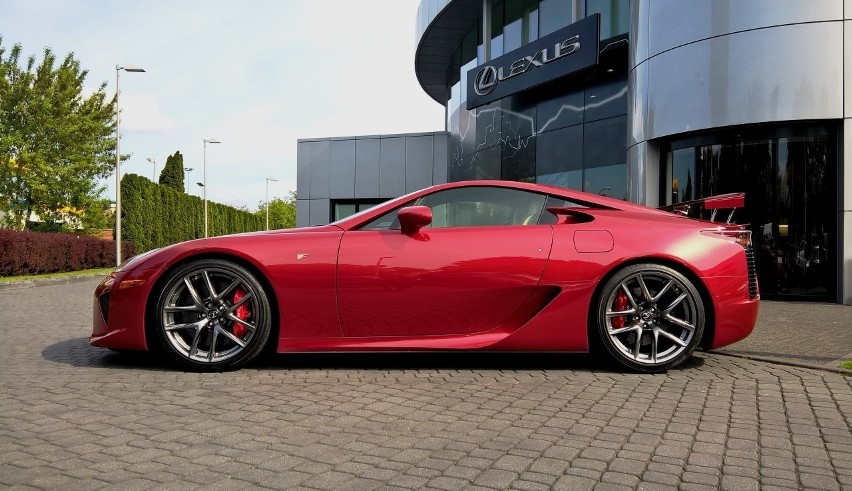 Lexus LFA...