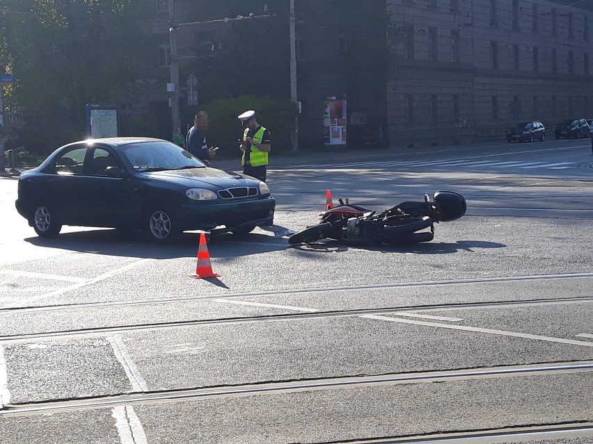 Wypadek w centrum. Samochód zderzył się z motocyklem