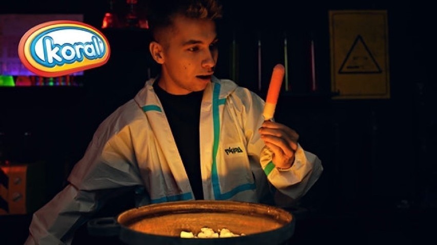 Nowe Lody Koral Friza i Wersow. Para sławnych youtuberów znowu współpracuje z sądecką firmą. Będzie to kolejny sprzedażowy hit?