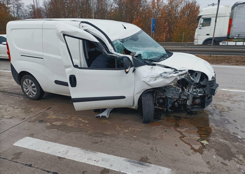 Utrudnienia na A4 pod Wrocławiem. Zderzyły się dwa samochody [ZDJĘCIA]