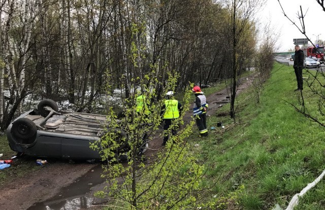 Fiat zderzył się z TIRem na DTŚ w Świętochłowicach ZDJĘCIA