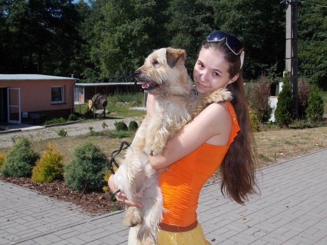 Krystyna Mielniczek z Żar przygarnęła już jednego psiaka ze schroniska.