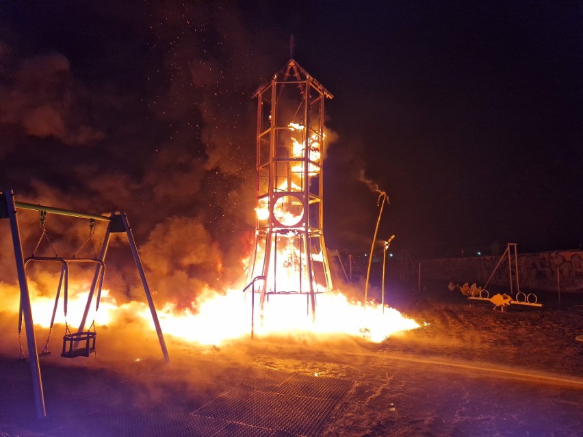 Ktoś podpalił plac zabaw w Opolu. Dzieci nie zdążyły się na nim nawet pobawić 