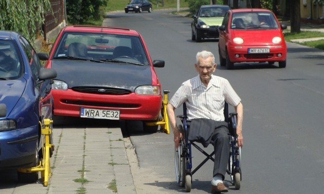 Jeżeli działania przyniosą efekt, pan Ludwik będzie mógł bezpiecznie jeździć chodnikiem.