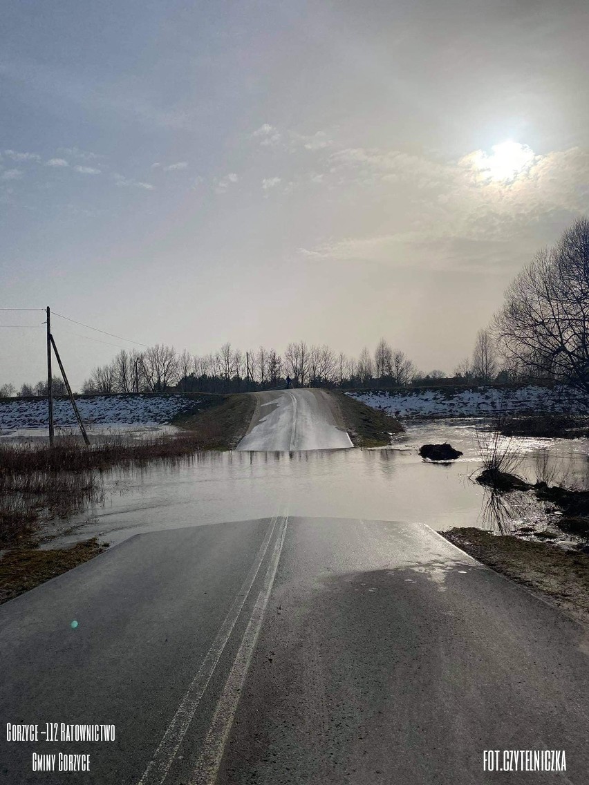 Droga w Orliskach zalana, most znów nieprzejezdny (ZDJĘCIA)