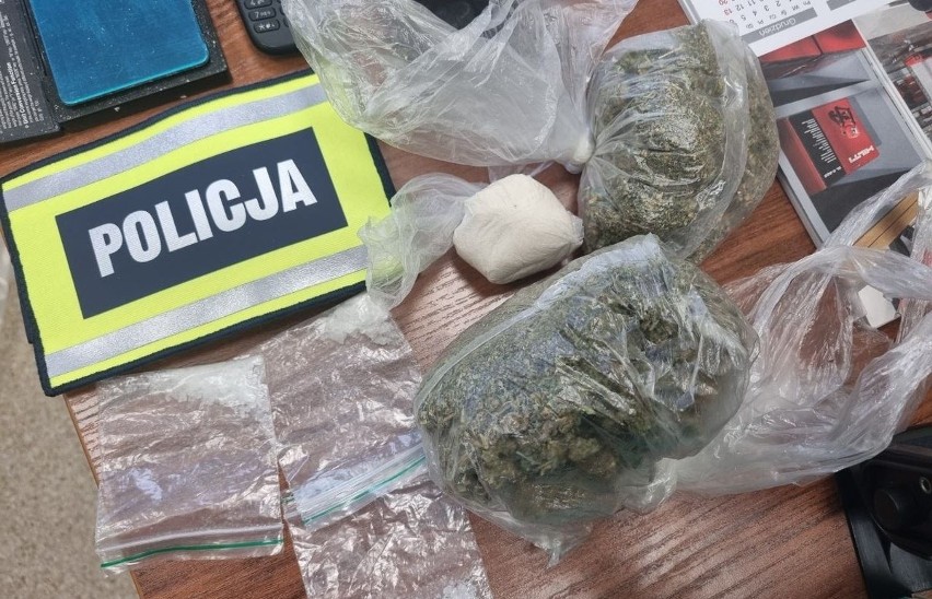 Ostrołęcka policja znalazła w jednym z mieszkań znaczną ilość narkotyków