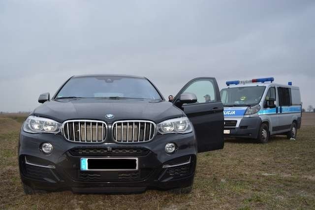 Policjanci odzyskali BMW X6 z 2015 r. o wartości ponad 400 tys. złotych.