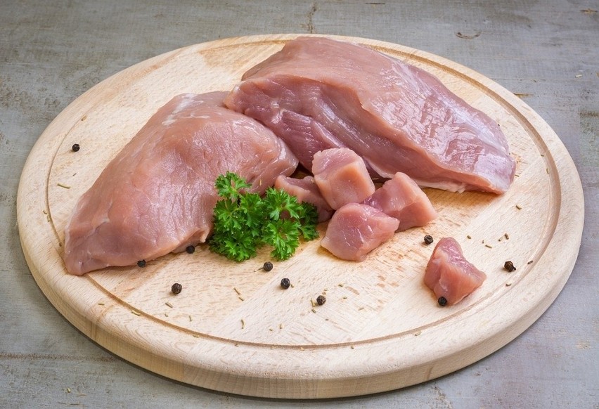 Mięso wieprzowe z kością (schab środkowy) - za 1 kg....