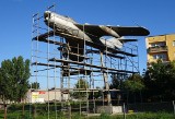 Remontują samolot MIG17 - symbol osiedla Pułanki w Ostrowcu