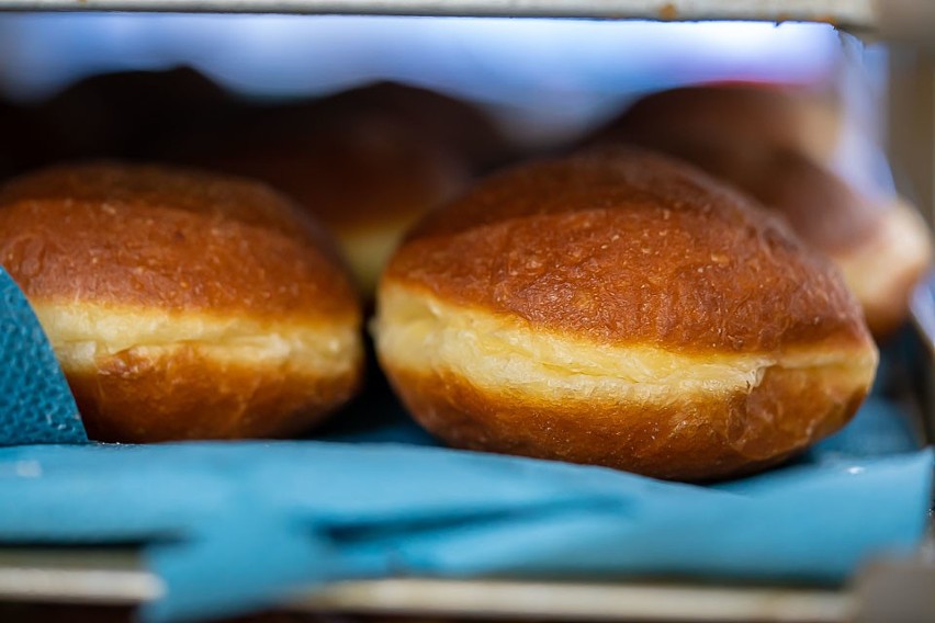 Nowy Sącz. Tak powstają pyszne pączki w Mecyjach Sądeckich [ZDJĘCIA]