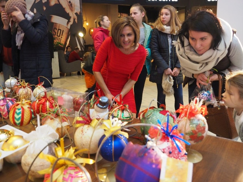 Galeria Atrium Biała. VIII Festiwal Bombki Choinkowej