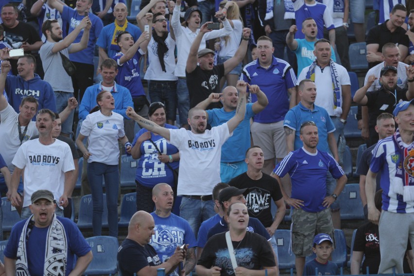 Ruch Chorzów - GKS Katowice 1:0. Tak cieszyli się kibice i piłkarze Niebieskich ZDJĘCIA