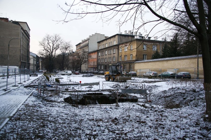 Przebudowa placu Biskupiego została przerwana. Na razie nie...