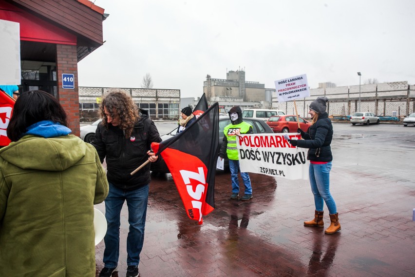 "Mięso ma więcej praw niż pracownicy". Pikieta pod POLOmarketami