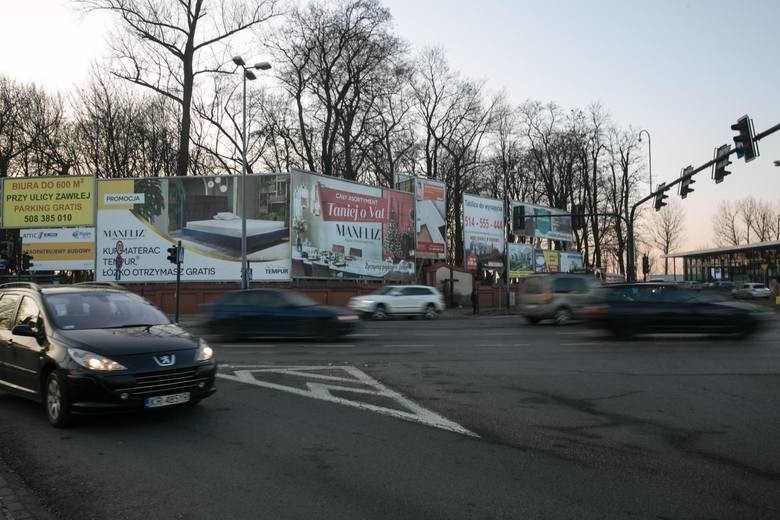 Kraków. Radni odwlekają uchwalenie przepisów, dzięki którym z miasta ma zniknąć ponad połowa reklam