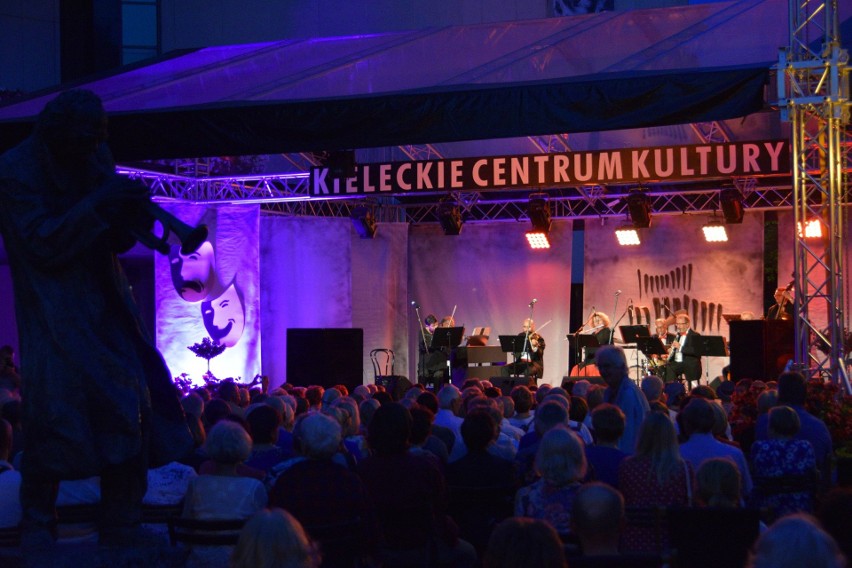 Strauss Ensemble, Magdalena Idzik i Jakub Oczkowski urzekli widownię w Kielcach [WIDEO, zdjęcia]