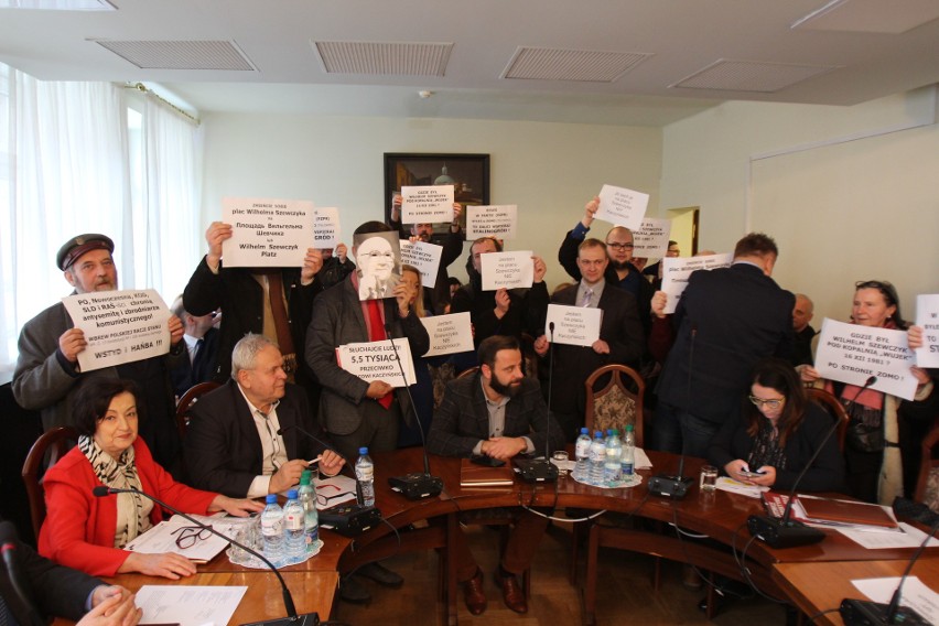 Radni Katowic przegłosowali uchwałę w sprawie wniesienia do...