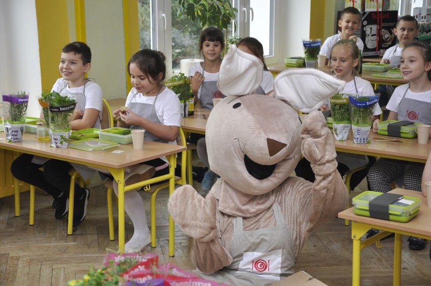 Z pasją zdrowo gotują i z apetytem jedzą - klasa  IIIB z SP 2 wygrała ogólnopolską III edycję Szkoły na Widelcu