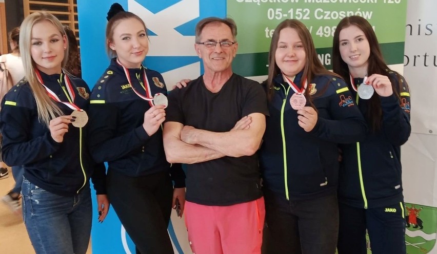 Makowianki z medalami Mistrzostw Krajowego Zrzeszenia LZS do lat 15 i 17 w podnoszeniu ciężarów, 12-14.05.2022 w Siedlcach