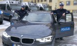 Policyjne BMW z Radomia rozbite. W Augustowie koło Pionek w nieoznakowany radiowóz uderzył inny pojazd po kolizji. Policjanci niewinni