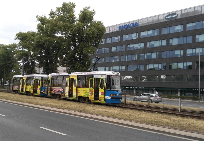 Tramwaje nie jeżdżą na Pilczyce i do Leśnicy przez złamany pantograf