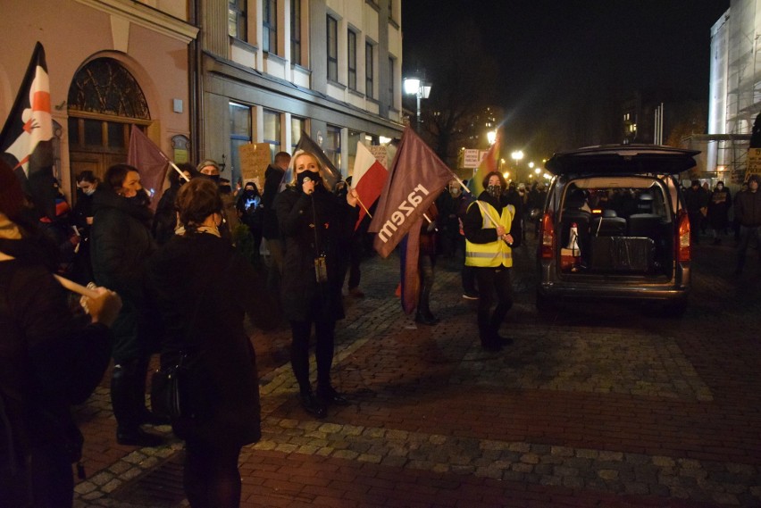 Kolejny protest kobiet w Bielsku-Białej. Mniejsza...