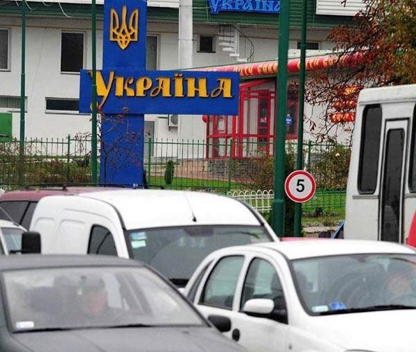Ukraińskie paliwo jest tanie, dlatego polscy kierowcy tak chętnie odwiedzają tamtejsze stacje benzynowe.