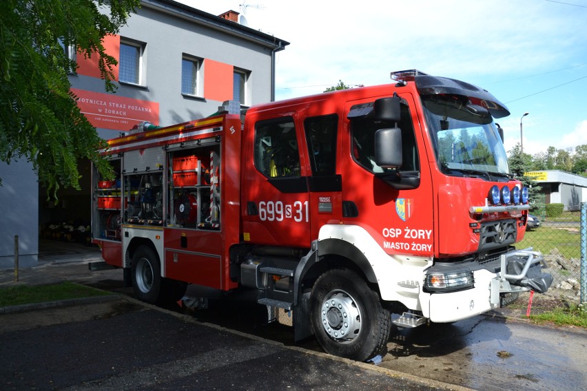 Nowy samochód pożarniczy OSP Żory to renault midlum z...