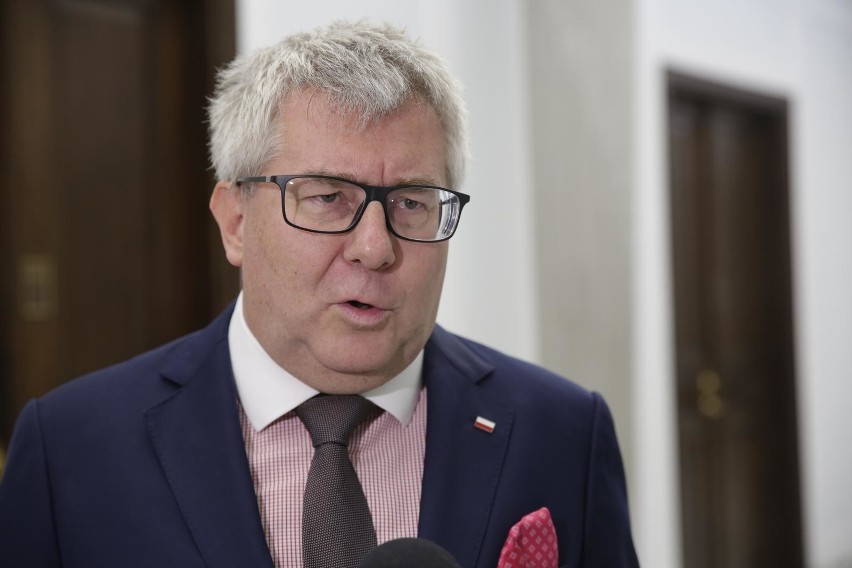 Ryszard Czarnecki musiał ustąpić ze stanowiska wiceszefa PE...