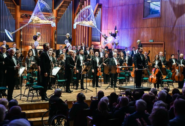 Koncert sylwestrowy w bydgoskiej Filharmonii Pomorskiej wypełnił salę po brzegi ▶▶