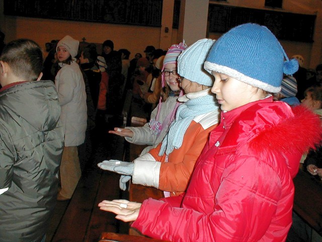Przed laty podczas święcenia kredy dzieci z wielkim przejęciem trzymały na rękach przyniesione ułomki kredy