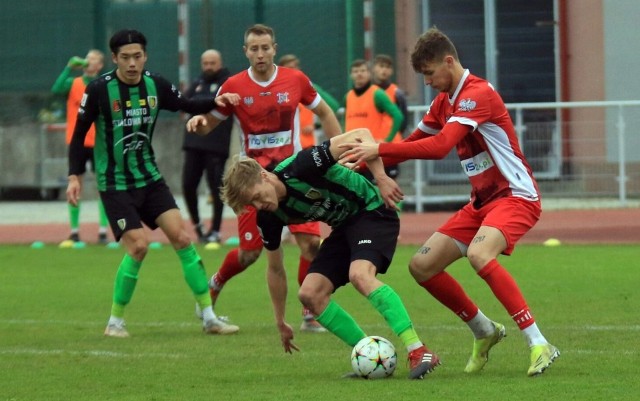 W mieście Ojca Mateusza Stalówka wygrała 3-0. W rewanżu nawet 1-0 pozwoli jej fetować powrót do drugiej ligi