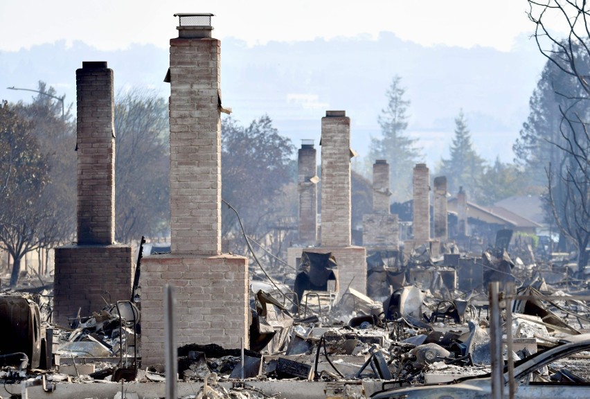 Osiedla zniszczone przez ogień w Kalifornii