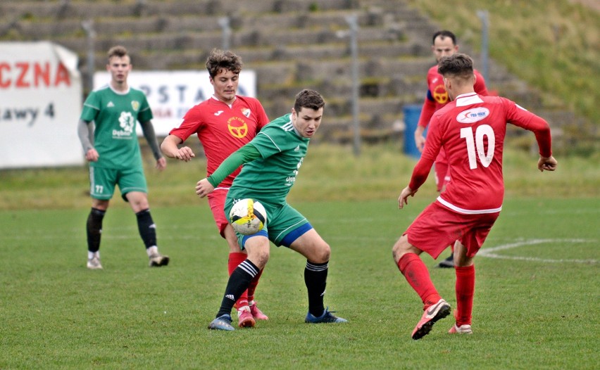 Gwardia Koszalin (czerwone stroje) - Dąb Dębno 0-0.