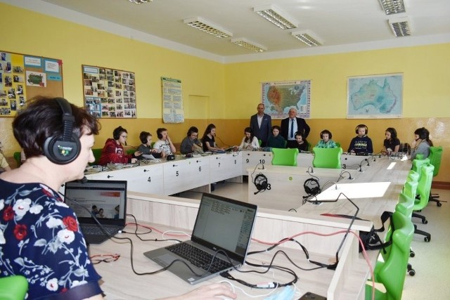 Szkoła w Rusinowie zyskała nowy sprzęt naukowy do prowadzenia zajęć.