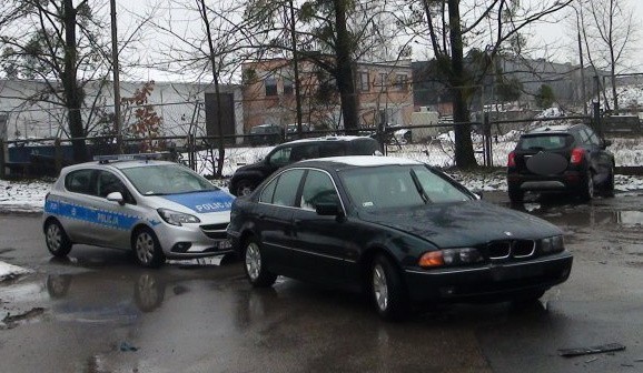 Pijany kierowca BMW  uderzył w... policyjny radiowóz. Do wypadku w Tarnowskich Górach doszło we wtorek po południu