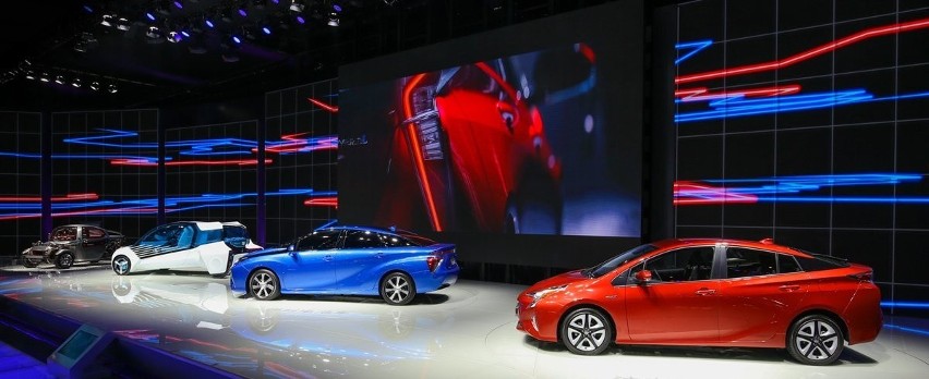 Toyota zaprezentowała na targach w Pekinie dwie nowe hybrydy...