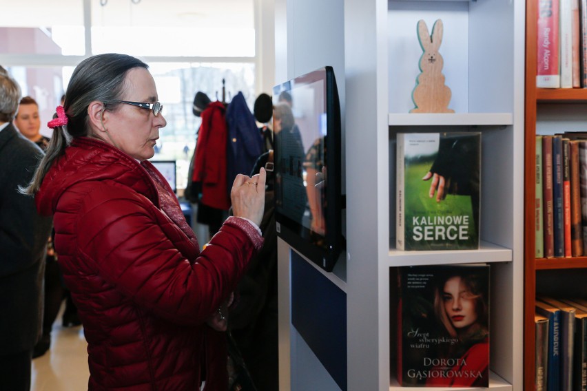 Kraków. Filia nr 45 biblioteki Kraków przy ul. Teligi znów otwarta. Zobacz jak zmieniła się po remoncie [ZDJĘCIA]