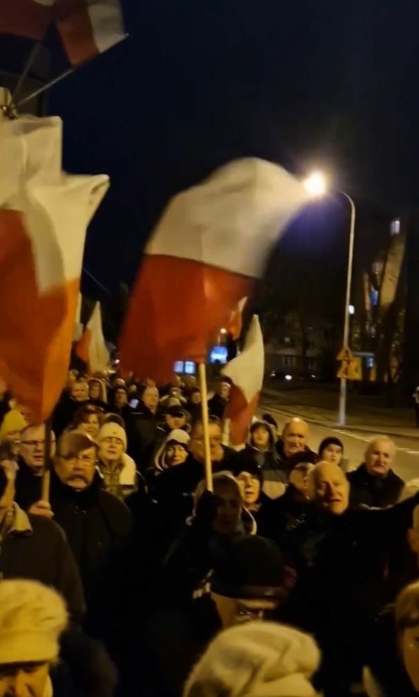 Kolejna manifestacja przed siedzibą TVP3 Białystok