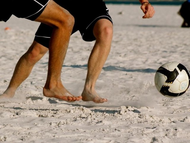 W kolejnym meczu mistrzostw Polski juniorów w beach soccerze rozgrywanym na plaży wschodniej w  Ustce Vacu Activ Słupsk wygrał 5:4 z UKS Milenium Gliwice i zagra w finale w niedzielę, który odbędzie się o godzinie 11.00.